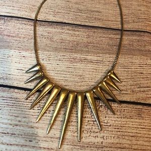 Gold spikey necklace🔱